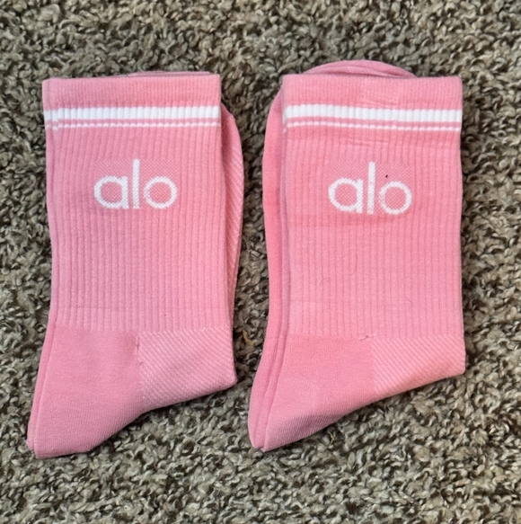 ALO Yoga Accessories - ALO Yoga Pink Half-Crew Socks Med